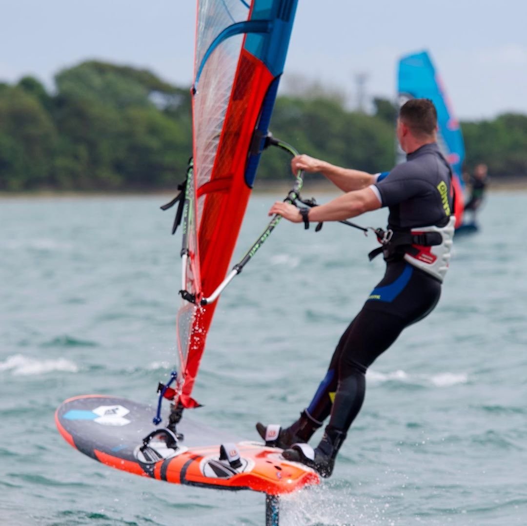 ArmySportASCB's tweet photo. Great day on the water at the Army Inshore Sailing Centre for the first time #Windfoilers who managed to take flight after a matter of hours! See all their courses at https://t.co/BmLOClZIl5 @SailArmy #dinghy #paddleboarding #kitesurfing #windfoil https://t.co/2OHjdAq1tL