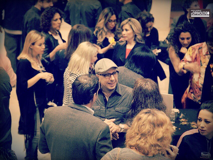 JavierGuerraC's tweet photo. ⏮ #TBT #Mayo2015 📸Paparazzi por Cintia Soto de la noche de #TheKitchenProject en el #CECUT.
✨😎✌️ https://t.co/VVPkdCwhzR