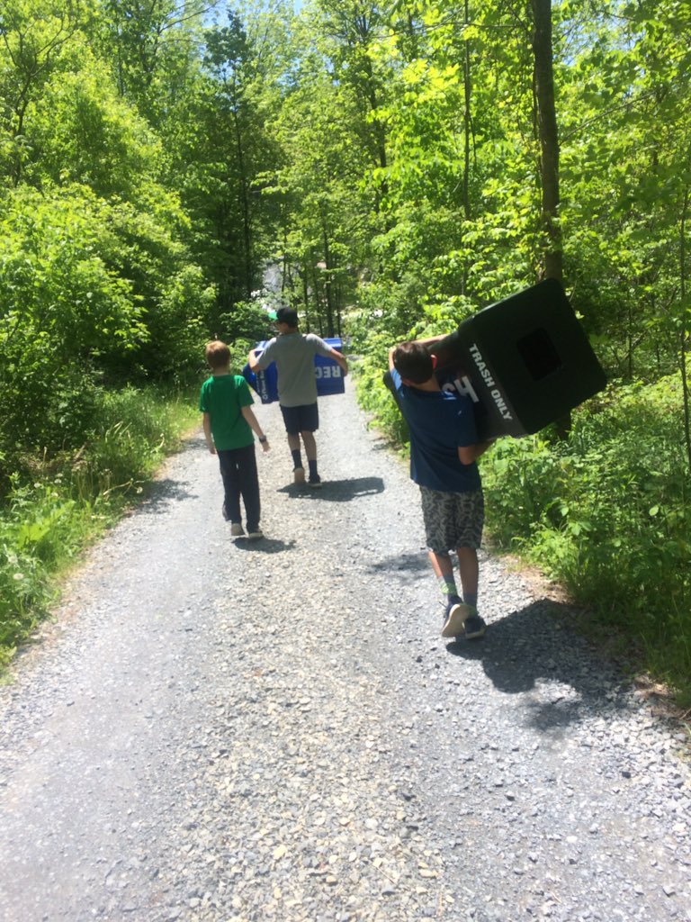 mdcarpenter's tweet photo. 6th graders at #BFAirfax developed a plan to further UN #SDG14 Life Below Water in their community! Working with the Town Manager to install trash and recycling containers. https://t.co/8DeX53whgX