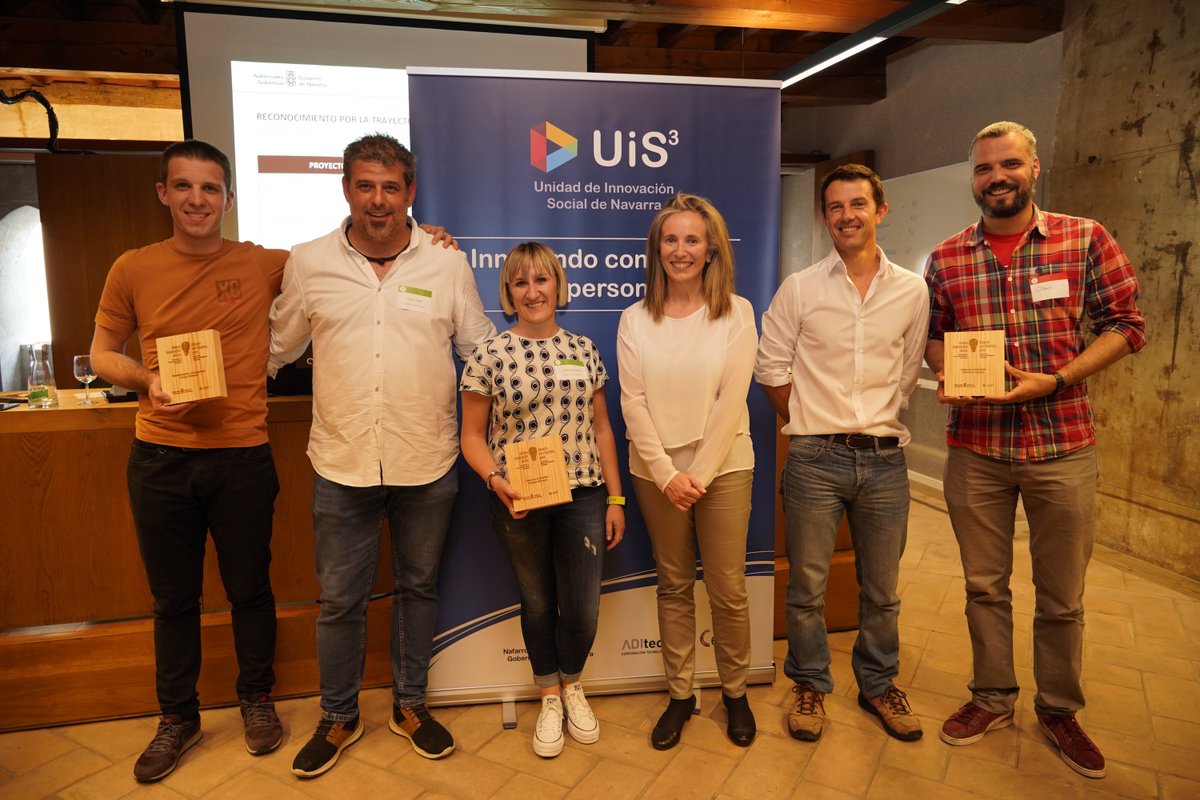 gob_na's tweet photo. Garés Energía, Eutsi y Gure Sustraiak reciben los premios a los proyectos de innovación social de #Navarra https://t.co/6LGeFU7HvE https://t.co/UlD21skw5B