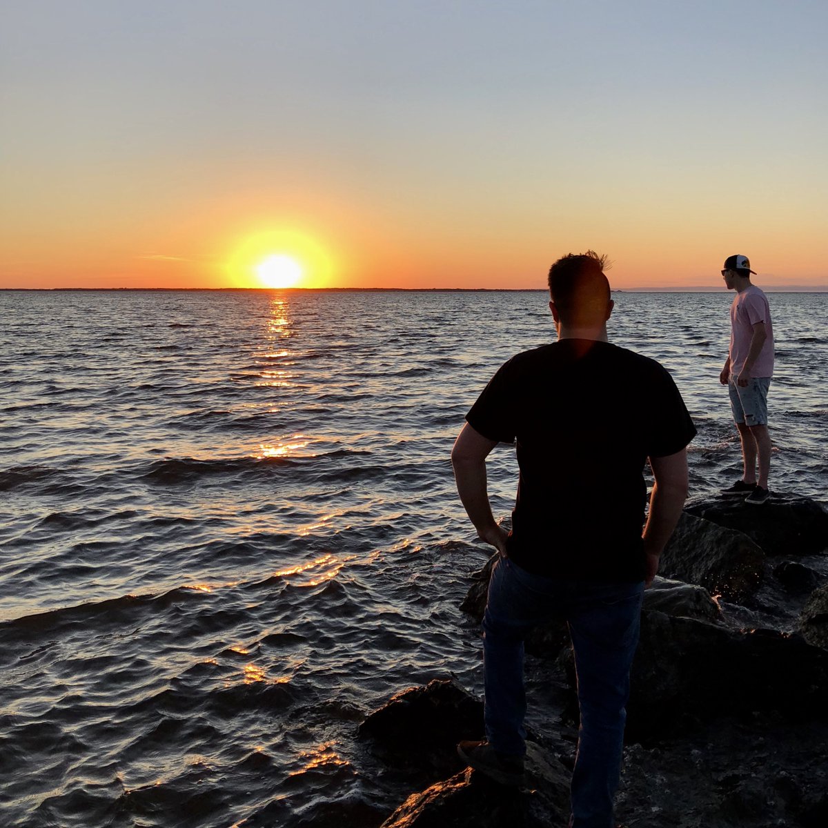 Tourisme_PA's tweet photo. Sunset with the boys. 

📸 - @anthony.poirier10

#acadiansunset #coucherdesoleilacadien #explorenb #explorecanada #peninsuleacadienne  @destinationnb @explorecanada @explore_newbrunswick https://t.co/CHXYmEmQp1