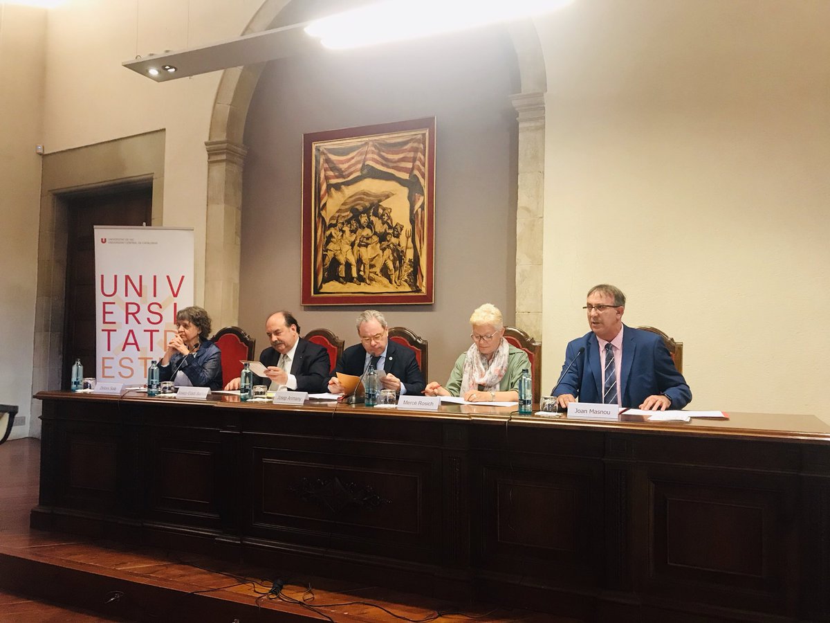 coco_whitehead's tweet photo. Inauguració de la Universitat d’Estiu de la UVic-UCC @UManresaFC https://t.co/eW8E66UX0z