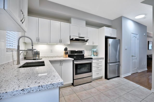 RingMike's tweet image. New listing in Cooksville! Fabulously renovated townhouse! High end finishes and a spa like master bath. 

#ringmike #realestate #remax #remaxescarpment #newlisting #firsttimehomebuyer #investmentproperty #mississauga #cooksville #townhouse #townhomes #spabathroom #staged #GTA