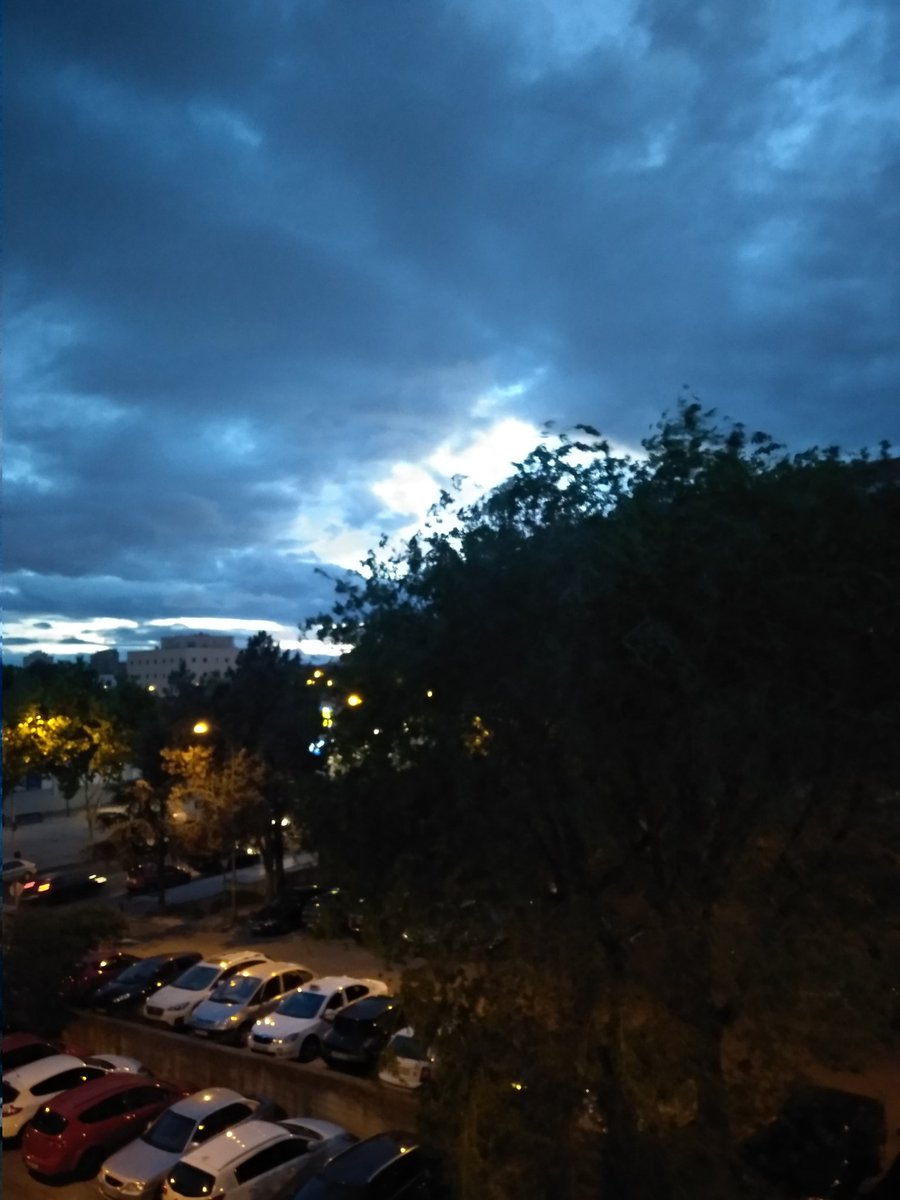 MWUJK's tweet image. #clouds #sky #forJK

not as beautiful as yours but this is what i can do ❤💜