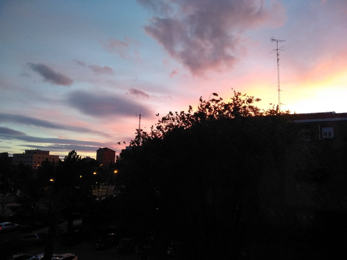 MWUJK's tweet image. #clouds #sky #forJK

not as beautiful as yours but this is what i can do ❤💜