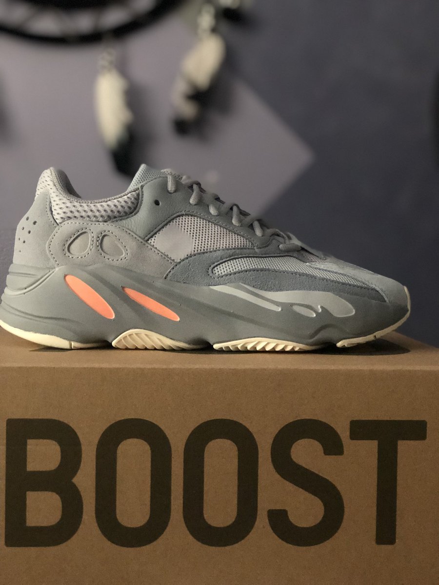 _Sarmii's tweet photo. ‼️ SELLING YEEZY 700 ‼️
‼️ SIZE 9 ‼️
‼️ $300 ‼️
#yeezy700inertia
#Yeezy
#legit
#brandnewbox
#neverworn https://t.co/MudrS50pBb