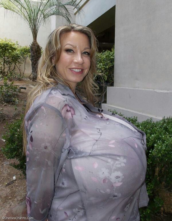 🍑 giant-boob-guy 🍑 on Twitter: "chelsea charms the queen ❤ ️❤ @chels...