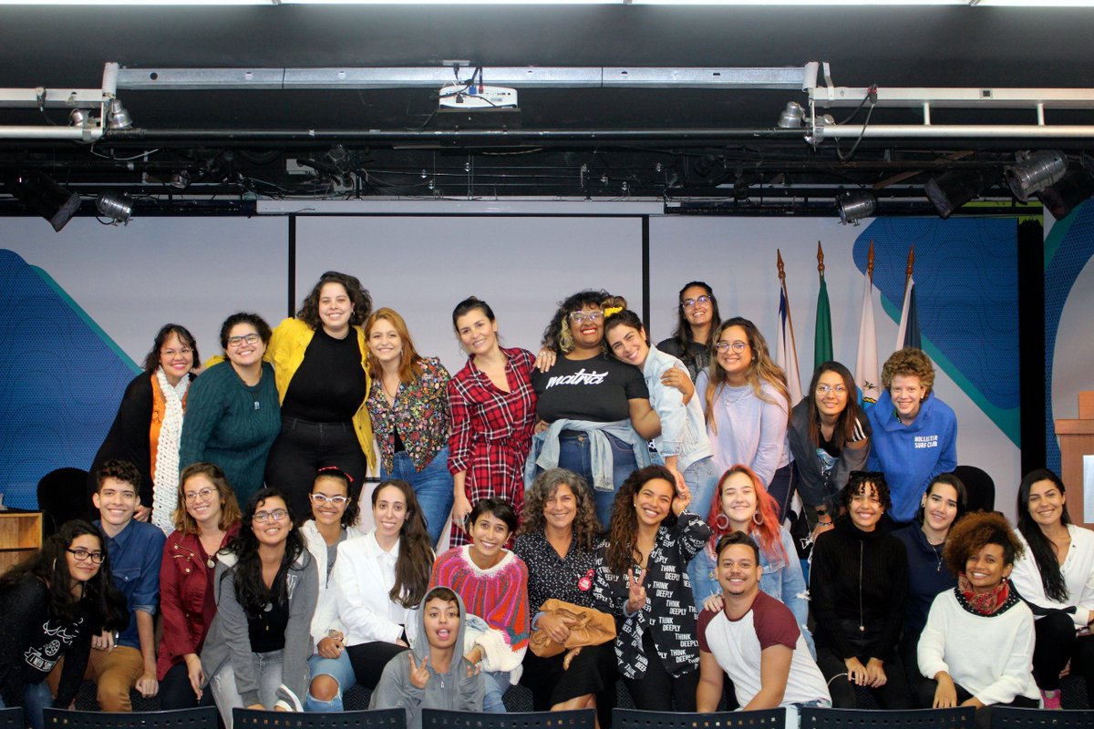 #DomMagalhães participou do ciclo "Empodere-se", na #FaculdadeEstáciodeSá. Ela apresentou um ponto de vista sobre o assunto, na Palestra "Liberdade Feminina - Não tira o batom vermelho!". Com <a href="/driadeaguiar/">Dríade Aguiar</a>, <a href="/lualeca/">Lua Leça Escobar</a> e @guilherminalibanio. Fotos: <a href="/enricomanfio/">Enrico Manfio</a>  #Empoderamento