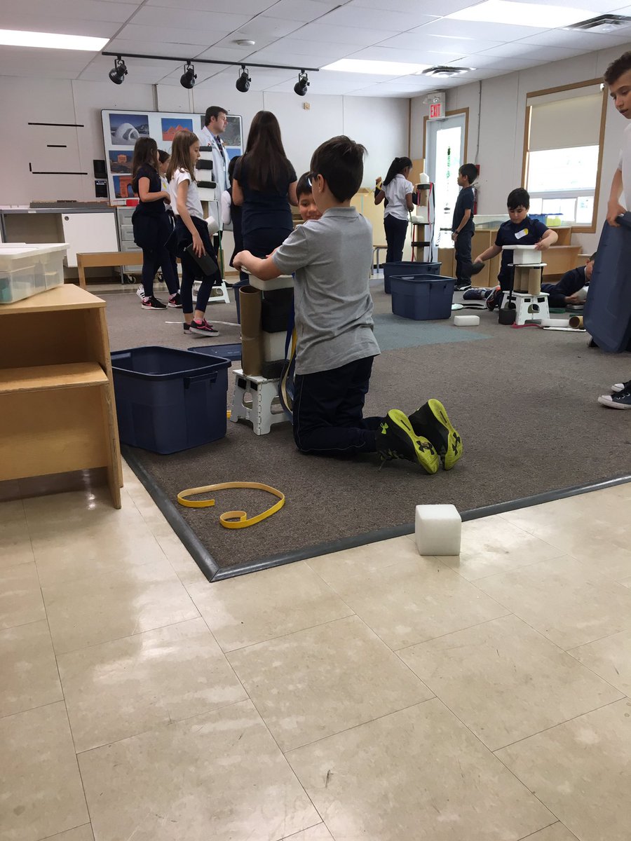 MrsTullio's tweet photo. Today our Gr. 3’s visited the Ontario Science Centre. Ss designed, created and explored various structures. It was a hair raising experience! #osc #inventorium @BTY_YCDSB https://t.co/XB5cGinWoO