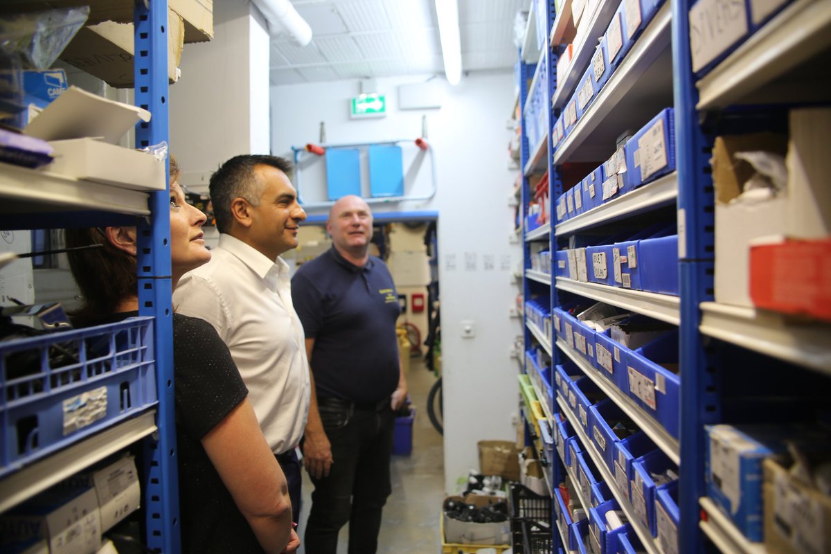 SebastienLeroy_'s tweet photo. Dans le cadre de la Semaine Nationale de l’#Artisanat, j’ai tenu à rendre visite à l’#entreprise d’électricité de Cyril Dardenne à #Capitou, en compagnie de Michel Tricart, Président de @U2P_06 et Philippe Jenneau, Président de la #FEDELEC https://t.co/SE58cNtDJv