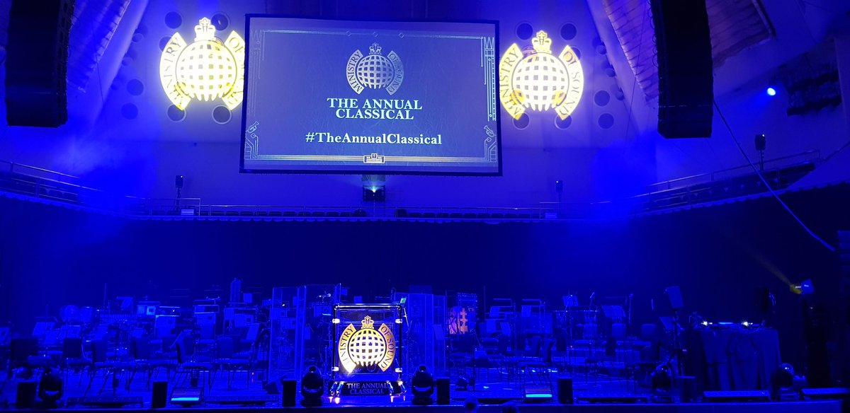 sup3r_g33k's tweet photo. At @RoyalNottingham about to see @Brandonblock and @ministryofsound perform #TheAnnualClassical. Been looking forward to this for weeks. Got goosebumps already. Last big night out with @Kellevive before our baby gets here. #RaveOn #oldschoolraver https://t.co/w9QjKnZ9yo