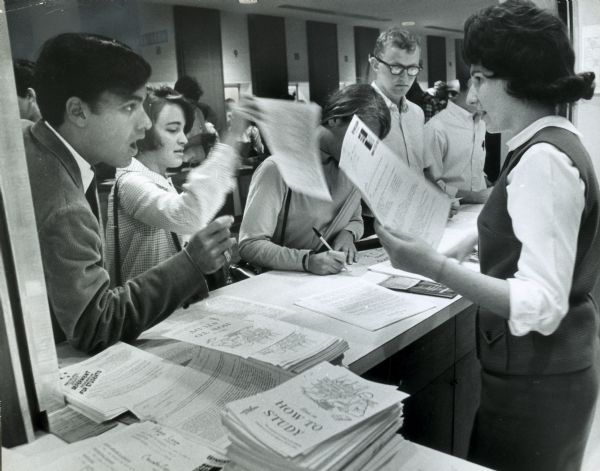 UWSummer's tweet photo. This is what registering for classes looked like back in the day. Luckily for you, registration for summer courses is still open and MUCH easier! Just go to MyUW from anywhere and enroll today! #tbt #madisonthrowback #lifebeforetheinternet https://t.co/vnUTta8zOt