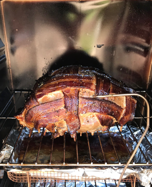 Masterbuilt's tweet photo. This week's #Meativation goes to @RitcheyW and his Smoked Bacon Wrapped Turkey Breast! ReTweet if you wouldn't mind having this for dinner soon!!
Click here for our recipe: https://t.co/5ZgTjlcSjG
#TeamMasterbuilt #SmokeOn #SmokedMeat https://t.co/5vlojZdAgq