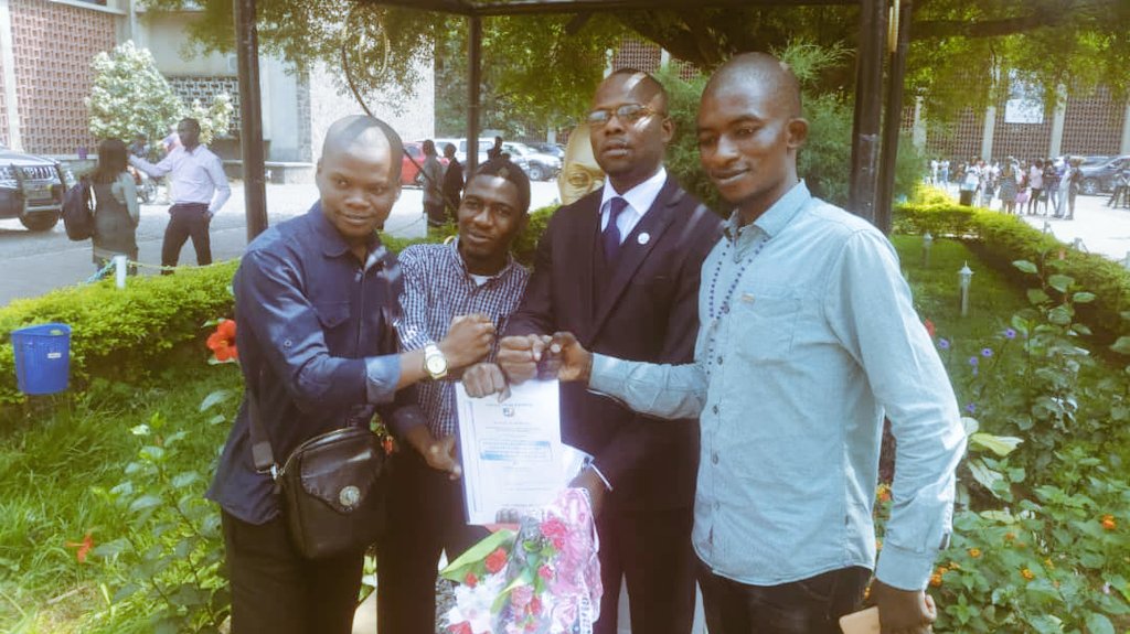 CEbenya's tweet photo. @luchaRDC science, voilà un qui vient de franchir la ligne finale en médecine à #UNIKIN. Félicitations militant #Roger_KAKE car tu as honorer la @luchaRDC. Dr @DirkSHAKA @issongo_jacques @DrFM3 accueillez le vôtre ! https://t.co/aJU6HfvK4B