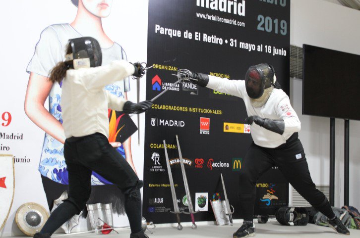 YerseyOwen's tweet photo. El broche de oro con "La espada contra la pluma: duelos y combates II" con @Esc_Ettenhard que me dejó sin palabras en la clásica escena de La Princesa Prometida: "Me llamo Iñigo Montoya. Tú mataste a mi padre. Prepárate para morir". #LitConMadrid #LCM19 https://t.co/ThCtQGf1AQ