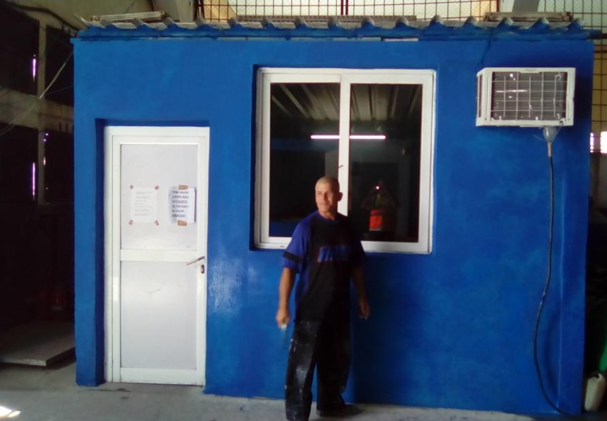 TranscargoCU's tweet photo. trabajadores de la UEB Logística de Contenedores y Agenciamiento Aduanal en labores de embellecimiento del Almacén No. 2 https://t.co/yQY4OoQ1pi