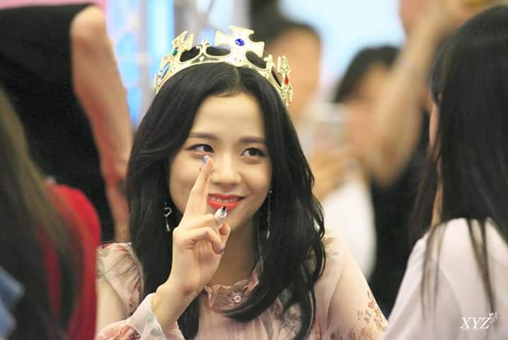 imnotscary44's tweet photo. Imagine her staring at you if you were in the fan meet earlier ❤

#ShopeeBlackpinkinMNL
#shoppeescam https://t.co/wnJtZBSu2r