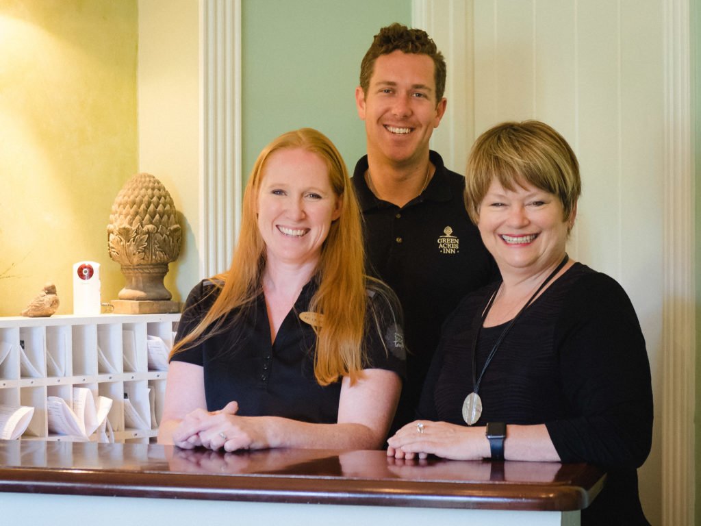 VisitKingstonCA's tweet photo. Heather Ford may just be the quintessential Kingstonian. Born and raised in #ygk, she went on to study at Queen’s University, graduating with a degree in economics before returning to work in her family’s long-term Kingston business, @GreenAcresInn ➡️ https://t.co/akMC70fxZM https://t.co/lLyBluH5DB