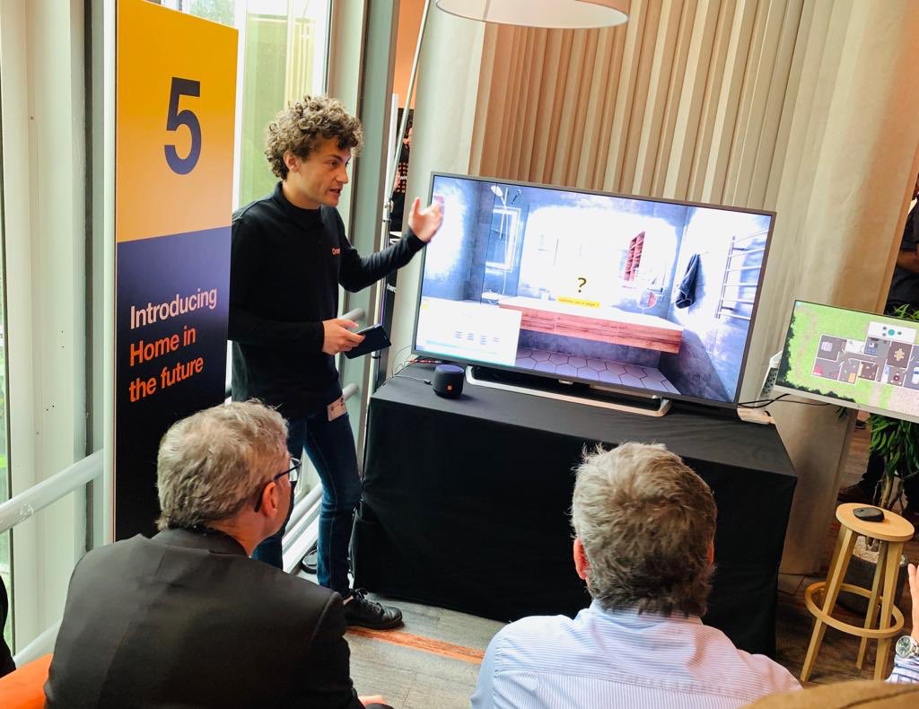 ValerieTherond's tweet image. Une belle journée au cœur des #innovations d’#orange à #grenoble avec @ndemassieux 😀 Un beau programme pour présenter aux salariés et aux acteurs économiques locaux nos recherches sur l’ #iot #ia la #5g 📲... merci à tous 🙏