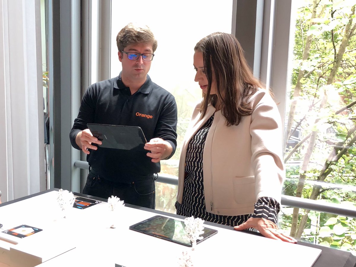ValerieTherond's tweet image. Une belle journée au cœur des #innovations d’#orange à #grenoble avec @ndemassieux 😀 Un beau programme pour présenter aux salariés et aux acteurs économiques locaux nos recherches sur l’ #iot #ia la #5g 📲... merci à tous 🙏