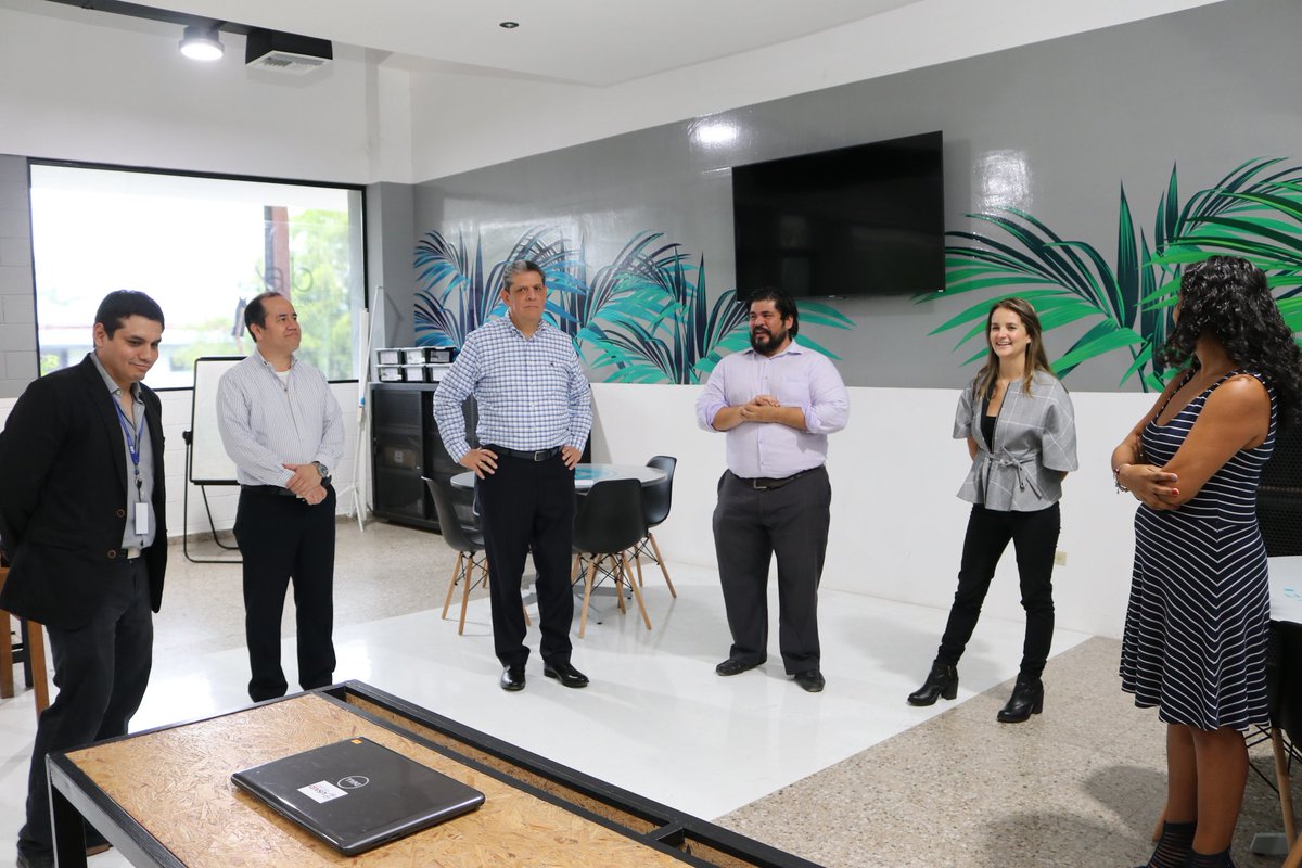 UDBelsalvador's tweet image. Juanita Álvarez, Directora de @WorldGBC y Melissa Aldi, fundadora de RESET Costa Rica realizan recorrido por el campus de la #UDB para conocer las iniciativas de construcción sostenible. #LEEDon