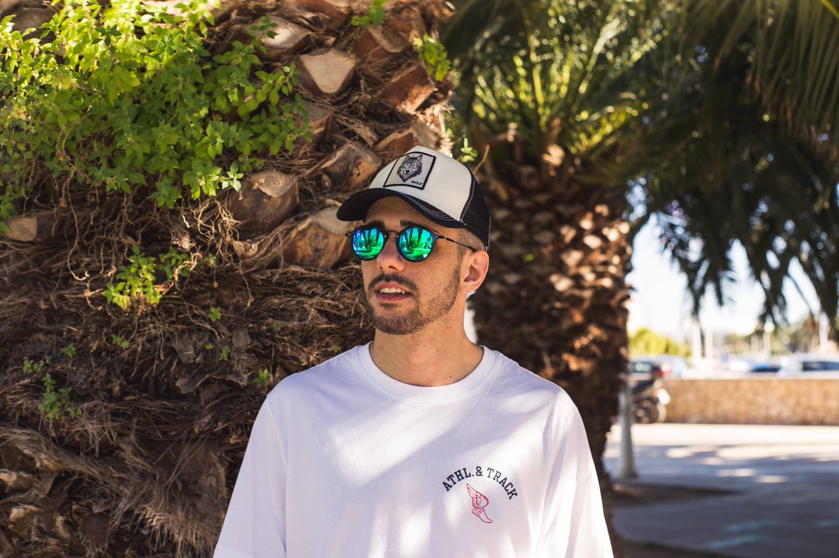 DjLens9's tweet photo. Que tus aciertos te dirán por dónde estás y tus fallos por dónde ir. 🔋☝🏻
📸: @josecastillodm 
▪️
▪️
▪️
#DjLens #photo #dj #djing #djlife #music #sunglasses #pullandbear #photobook #like #instagram https://t.co/MLVXhd3bSo