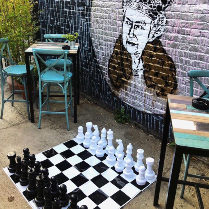 When the weather is fine we have the perfect distraction for you in our garden ♟ 
.
#giantchess #beergarden #londonbeergarden #limehouse #eastlondonpub #canarywharf #publife