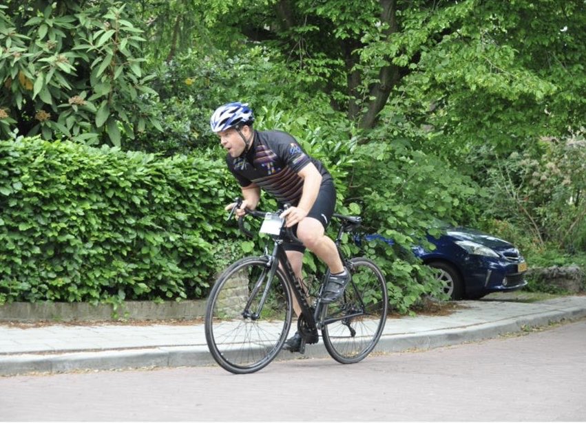 BarryDuijndam's tweet photo. Kom een paar leuke foto’s van mezelf tegen in actie @zevenvoor volle bak de van de Veurweg op, korte maar pittige klim 🚴🏼#7vl #klimmen https://t.co/Ll7rpxk6KG