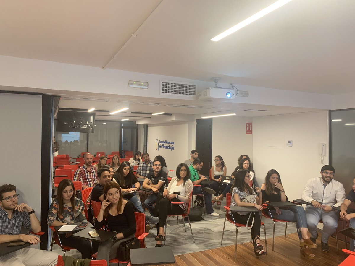 svneumologia's tweet photo. Bienvenida a los nuevos residentes. Celebramos el primer jueves con nuestros resis.” Los jueves atacamos el pulmón”. Empezamos con un Neumotrivial de EPOC. Enhorabuena al equipo ganador!!  Gracias a @Novartis por su ayuda y a todos los participantes. La @svneumologia se activa https://t.co/AKJ2yVmvJS