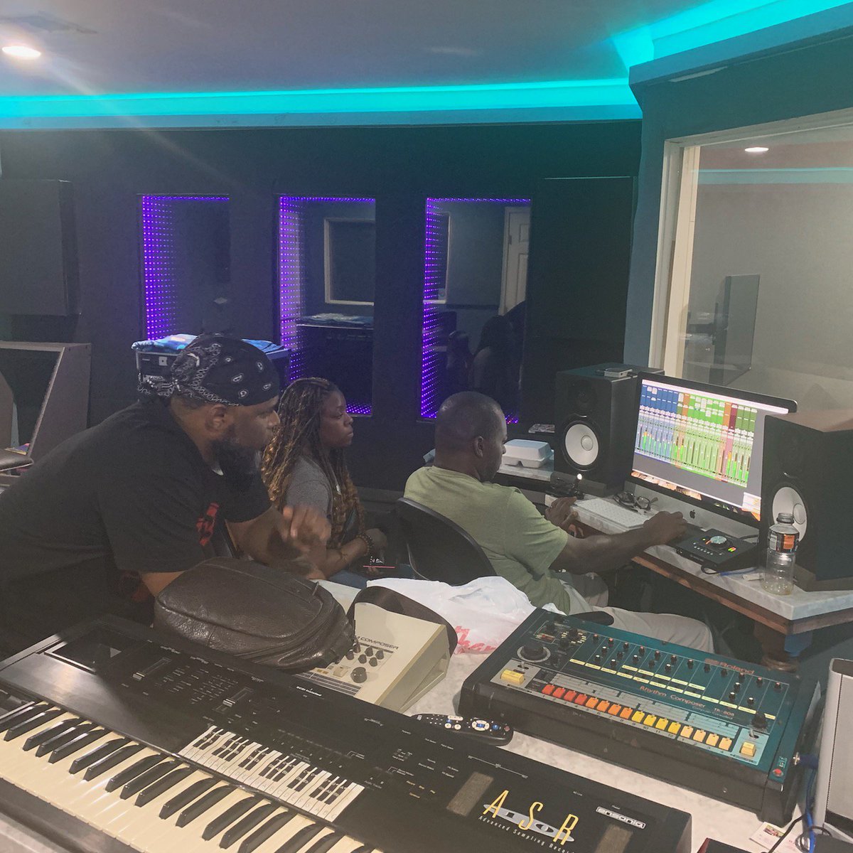3FAH10's tweet photo. #Studio #Vibes #3FAH10 #PrissyBee #MixByRich #NOLA https://t.co/HC0deG3shV