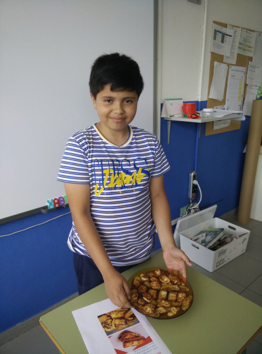 Eli Vázquez (@evazquez_eli) on Twitter photo We have a new chef in the school!!! Lainer made a fried banana with cheese!! Delicious!!! <a href="/MRE_Eskola/">Maria Reina Eskola</a> We have a new chef in the school!!! Lainer made a fried banana with cheese!! Delicious!!! <a href="/MRE_Eskola/">Maria Reina Eskola</a>