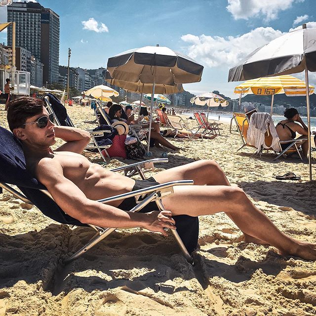 tharykmusic's tweet photo. Jueves de #throwback🔙 ☀️🔥
En 🇸🇪 es día nacional y con MUCHO CALOR ☄️.
Ahí cómo está?
.
.
#tbt❤️ #brasil🇧🇷 #praias #praia🌊 #playa🌴 #veranito #calorcito #calor🌞 #copacabanabeach #praiadecopacabana #ipanemabeach #ipanema #anita #riodejanero #riodeja… https://t.co/JliQG3vZLM https://t.co/G4aNRX8efk