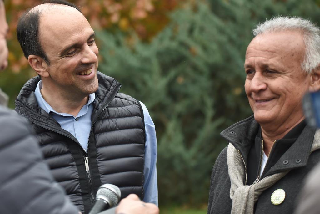 josecorralSF's tweet photo. Querido Miguel, gracias por sumarte a esta campaña, por apoyar nuestras propuestas y por tus palabras de aliento:
“En estas elecciones la gente puede votar el pasado, puede votar lo de siempre, o puede votar a José que es el futuro.” 👏🏼👏🏼👏🏼
¡Vamos Santa Fe! ¡Vamos juntos! https://t.co/g25CtjM4Em