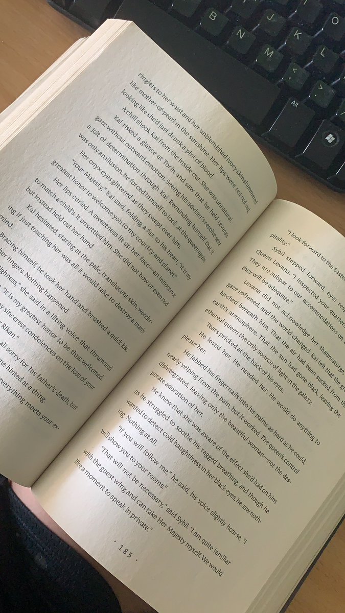 euheatherapo's tweet photo. Reunited and it feels so good 🎶 haha finally convinced my sister to go back home and bring me my book. #Cinder #Summer19YALit time to get back to reading! https://t.co/m1Hz9vIZIG
