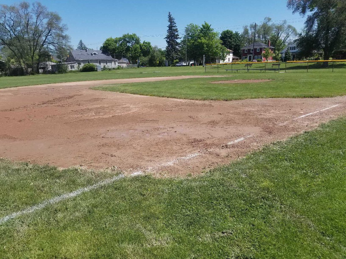 Mellym333's tweet photo. @St_Catharines @WSendzik Why is this field closed tonight? @WSendzik @St_Catharines https://t.co/R9sG7nhXZP