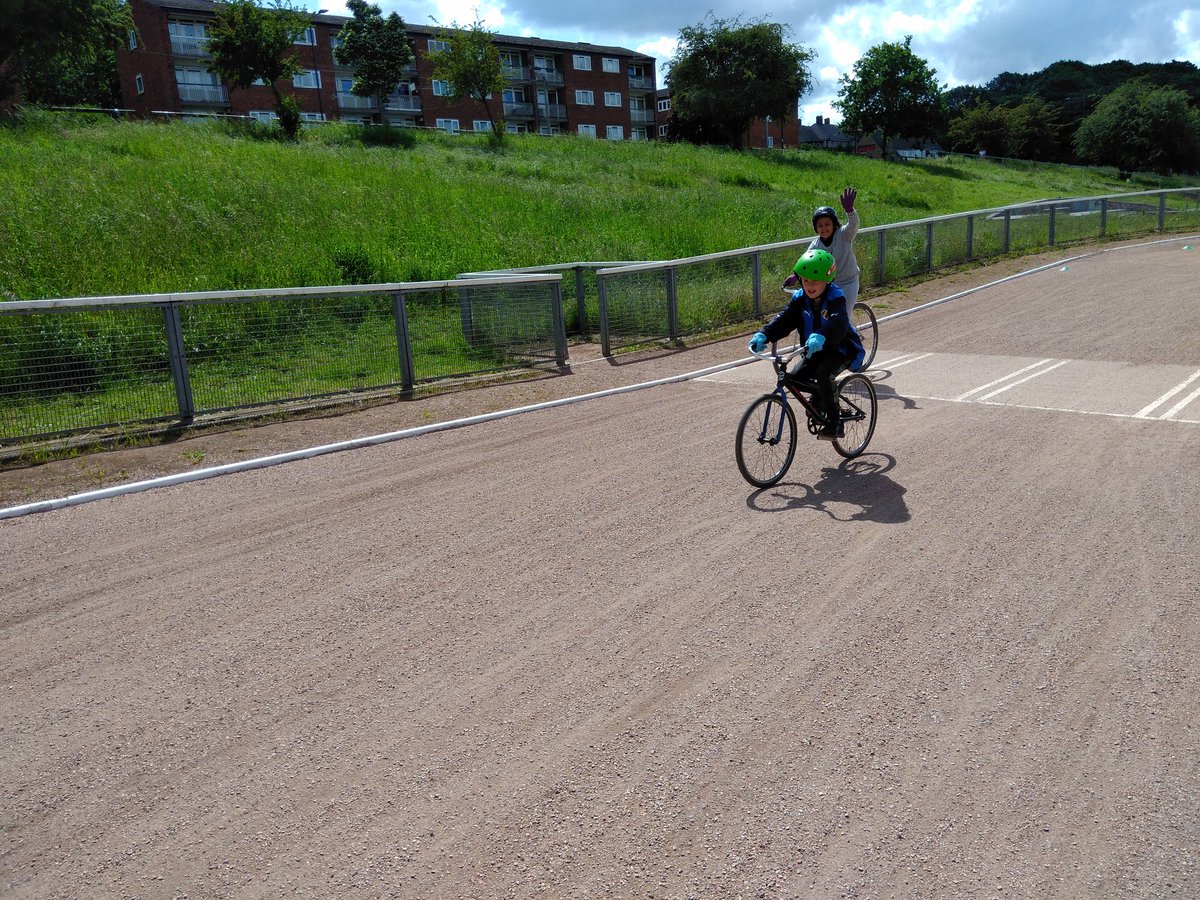LinksSSP's tweet photo. Fantastic cycle speedway session for @sheffieldemmaus Y4/5's with the Sheffield Stars Cycle Speedway Club today. Super riding on show #MovemoreMonth19 @BritishCycling https://t.co/oEtXLDQOQW
