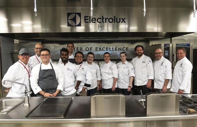 ElectroluxProES's tweet photo. Vuelve la unión perfecta entre los chefs más distinguidos de @WACSworldchefs y los equipos de #ElectroluxProfessional con 'Art & Science Come Together' este 2019.
¡Descubre toda la info! https://t.co/Y0teegYSMS
#worldchefs #fusion #foodandtech #Art &ScienceComeTogether https://t.co/ksDwLrkoGO