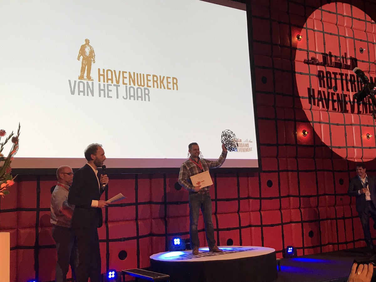 En de winnaar is... John Steinbrecher van Barge Center Waalhaven  #Havenwerker2019 <a href="/STCGroupNL/">STC Group</a> #Havenevenement