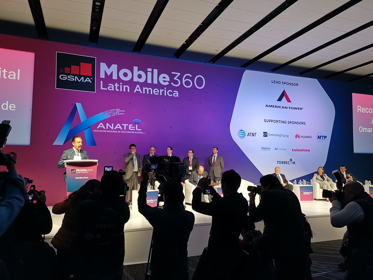 fernegretep's tweet photo. #GSMA360 Entrega del reconocimiento de @anatelmx a la mejor práctica regulatoria para el despliegue de infraestructura digital en #AmLat. El Gob. @omarfayad lideró con presidentes municipales un trabajo regulatorio enorme. @GSMALatam @GSMA https://t.co/tVVHhtO22S