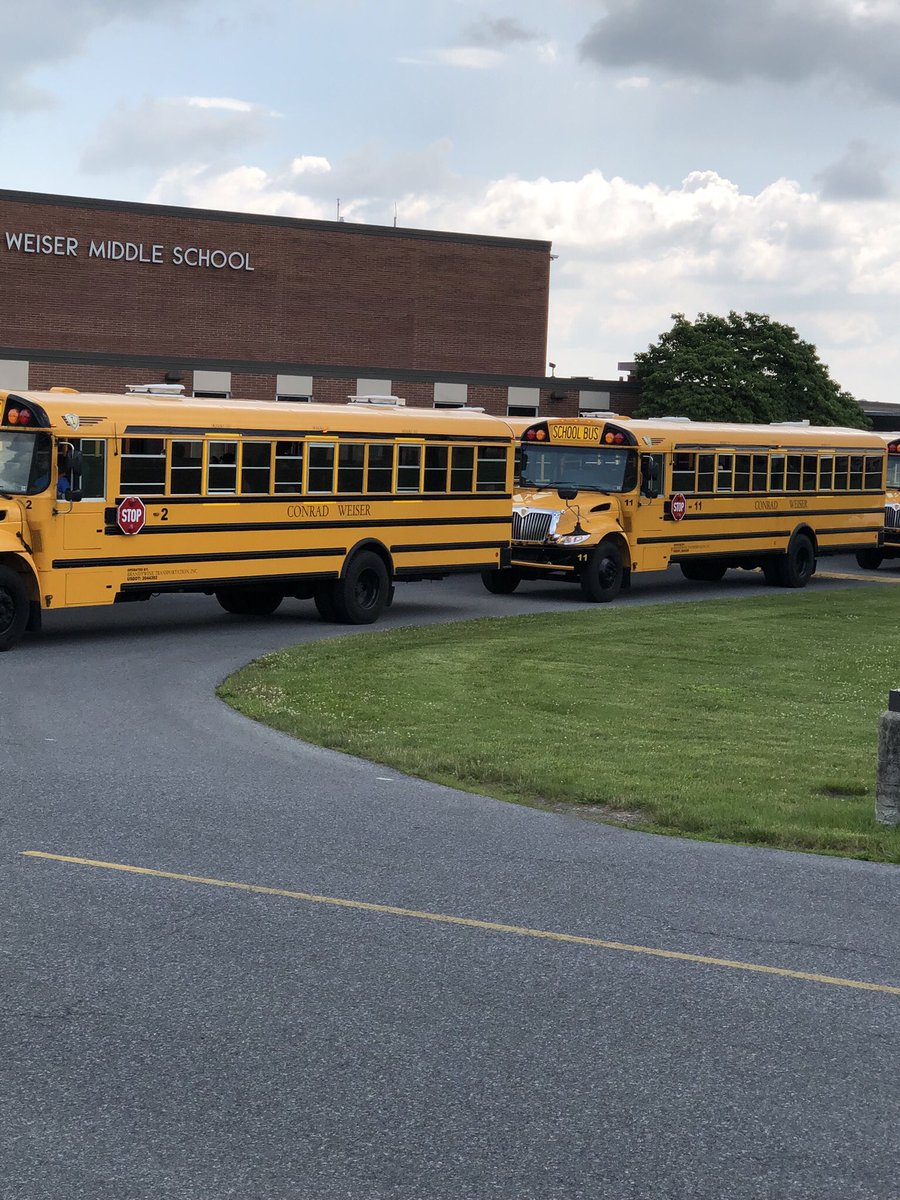CathyMason01's tweet photo. And just like that another school year is over. CWMS staff waving good bye to our students. Have a great summer everyone! #schoolsoverforstudents #readyforsummerfun #CWMS https://t.co/o4jEVPvfjf