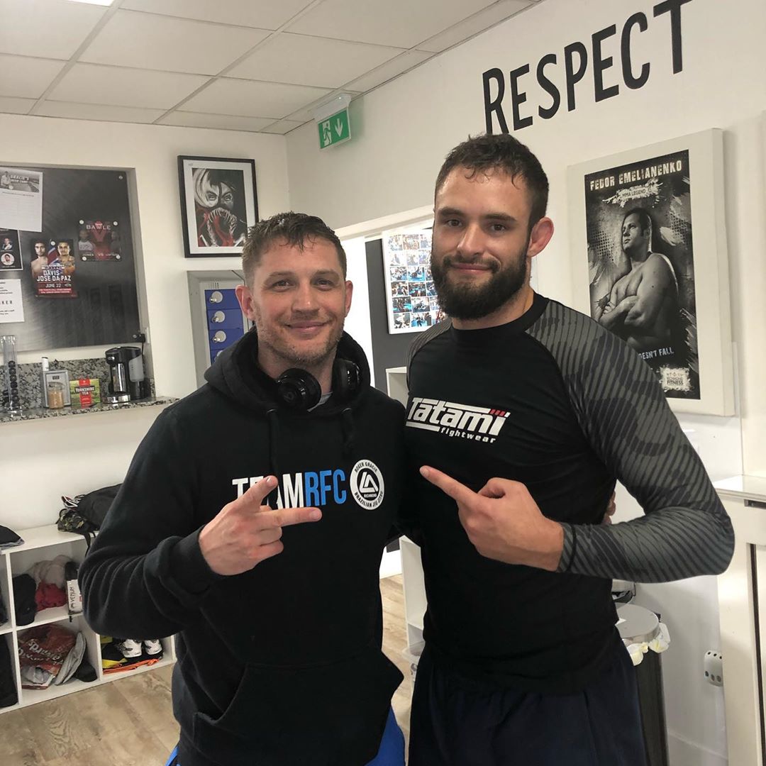 damadelaniebla's tweet photo. @danvinni_mma "Good to see the main man @tomhardy at training today @rogergracierichmond #tomhardy #mma #bjj #london #actor #beard #beargrooming" https://t.co/WU8GVsvQRA