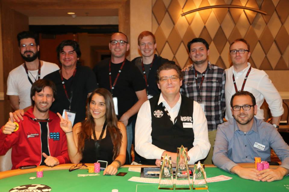 pokerlogia's tweet image. #tbt #TBThursday &amp;gt; Recordamos el Media Tournament de la #wsop2015 donde logramos el título de la mano de Fernando Gatto. Participaron 119 periodistas y @santijota8 fue 9°. Este año buscaremos repetir la mesa final y el 🏆.