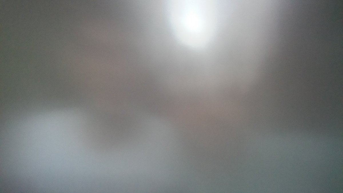 Telefonumun ön kamerası hipermetropi hastalığına yakalanmış. Odaklanınca fotoğrafta iki kişi olduğunu göremeyen de katiyen odaklanma problemlidir.