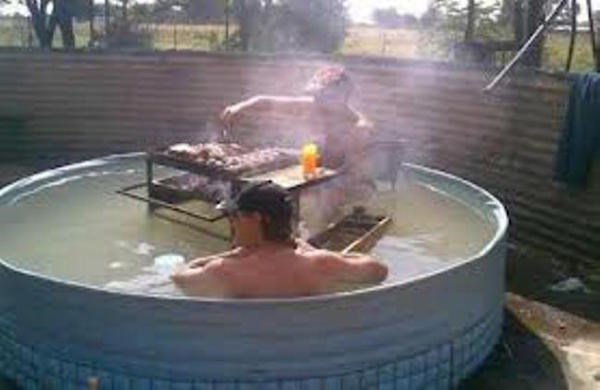 TexasLegalDocs's tweet photo. How to stay cool during a BBQ. https://t.co/TPNWhh8O52
