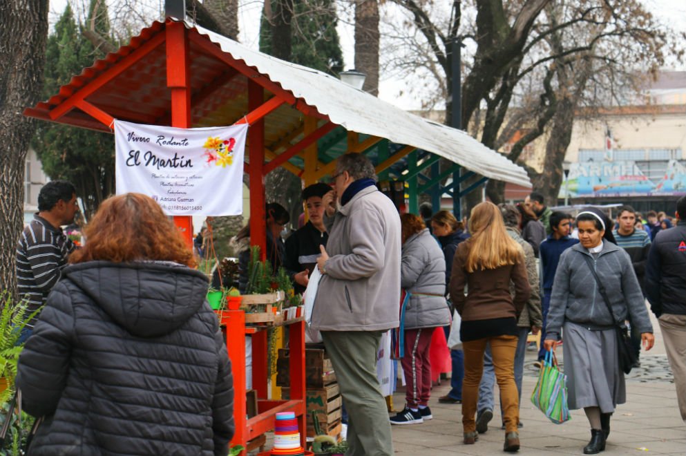 gobdecordoba's tweet photo. Se desarrolló una nueva edición de la #Fericambio en #RíoCuarto.🌿La feria de intercambio de familias productoras contó con más de 50 stands.🍃 Fue en el predio del Centro Cultural Viejo Mercado.🔎 Más info 👉 https://t.co/GpDVmfUFKL. https://t.co/JNgGwdzBTa