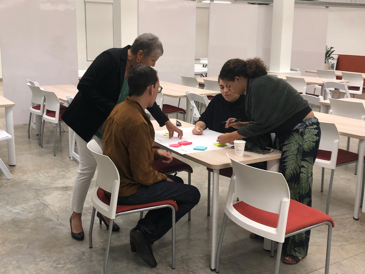 GrupoGuayacan's tweet image. Continuamos con la segunda parte del taller Finanzas Básicas para las PopTiendas con Lianabel Oliver de OBA Learn #SPRINGBOARD2016. Este proyecto es producto de la alianza entre Grupo Guayacán y el Hispanic Federation. ¡Juntos seguimos #movingPRforward!