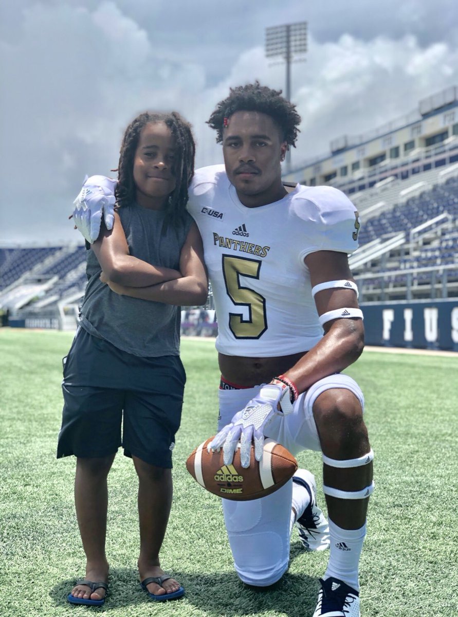 SofaKingSha's tweet photo. FIU showing your boy @Sha_Free_1 love ❤️ 

@fiu_rivals @fiurecruiting @fiucoachdavis @coachkruse @coachmogridge @nickstuhlmuller @fiufootball

#FIU #FIUFootball  #Adidas #ButchDavisCamp #pawsup #Roar20 🐆 🏈 | #OsceolaKowboys 🤠 #ShalamahFreeman #ShaFiles #HighSchoolFootball https://t.co/JXlI99IA4l