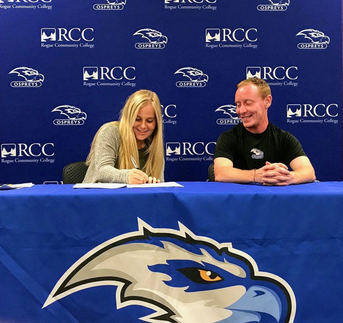 RogueCCSoccer's tweet photo. We gonna let it burn burn burn burn!
Join us in welcoming Keira Hillburn to the fam this season. She comes to us from Logos Charter and we can't wait to see her getting after it! #GoRogue #HomeIsWhereTheRogueIs #GrowingFam #LetsGetIt https://t.co/zsP76d6MIS