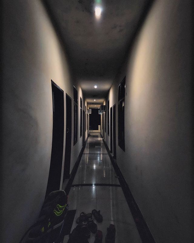 TheAgentPerrry's tweet photo. You See Everything When The World Doesn't See You 👁️🛋️🚪💡
.
.
.
.
.
.
.
.
.
.
#oneplus6 #oneplus #shotononeplus #lightroom #snapseed #punjab #jalandhar #lawgate #rooms #lights #horror #night #nightshot #instagood #instafeed #instafeed #likeforlike #li… https://t.co/IrEQzCu4Yn https://t.co/b3nO4BQzFQ