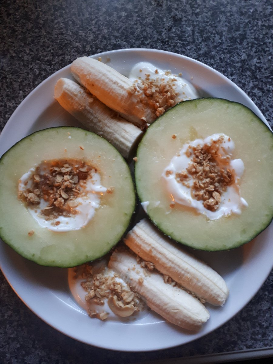 TamiDenz's tweet photo. Lecker Frühstück 🍈🍌🌰🍯 #breakfast #bananasaregood #quark #nutsbar #juicePlus  #Complete #morning #HealthyFood #Health #Germany https://t.co/X5yzl6D6eg